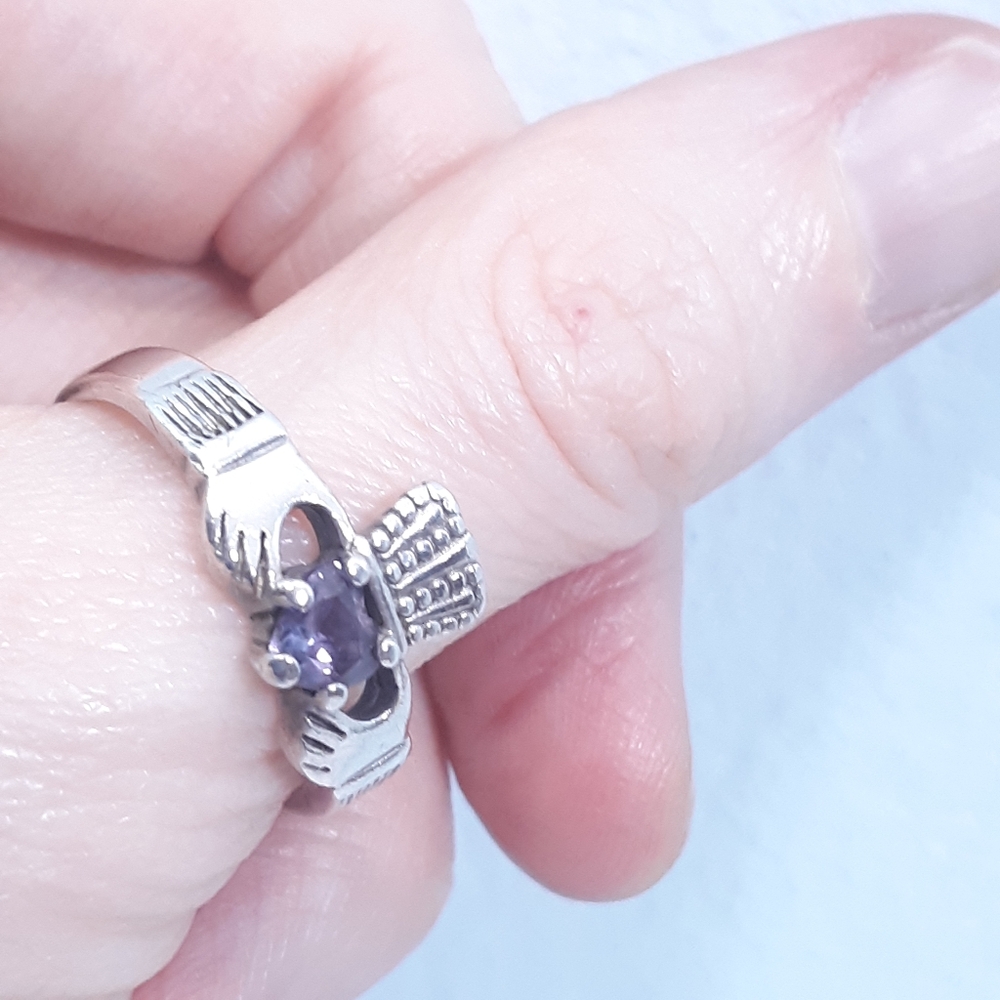*Sz 8 womens vintage 1980s Sterling Silver Claddagh Ring Signed 925 DM Purple - Picture 10 of 16